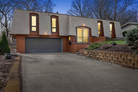 Photo of 3117 Alpine Ct, Iowa City, IA 52245 (MLS # 202501890)