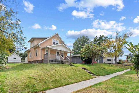 Photo of 1857 E Ave NE, CedarRapids, IA 52402 (MLS # 202506499)