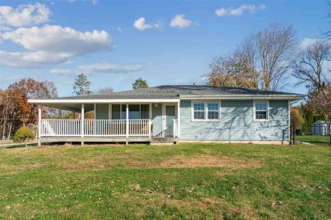 Photo of 1386 Curtis Bridge Rd NE, Swisher, IA 52338 (MLS # 202506990)