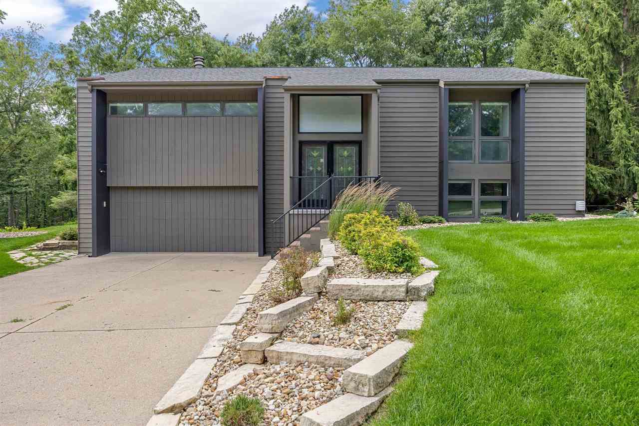Photo 1 of 34 — 301 N 7th Ave, IowaCity, IA 52245
