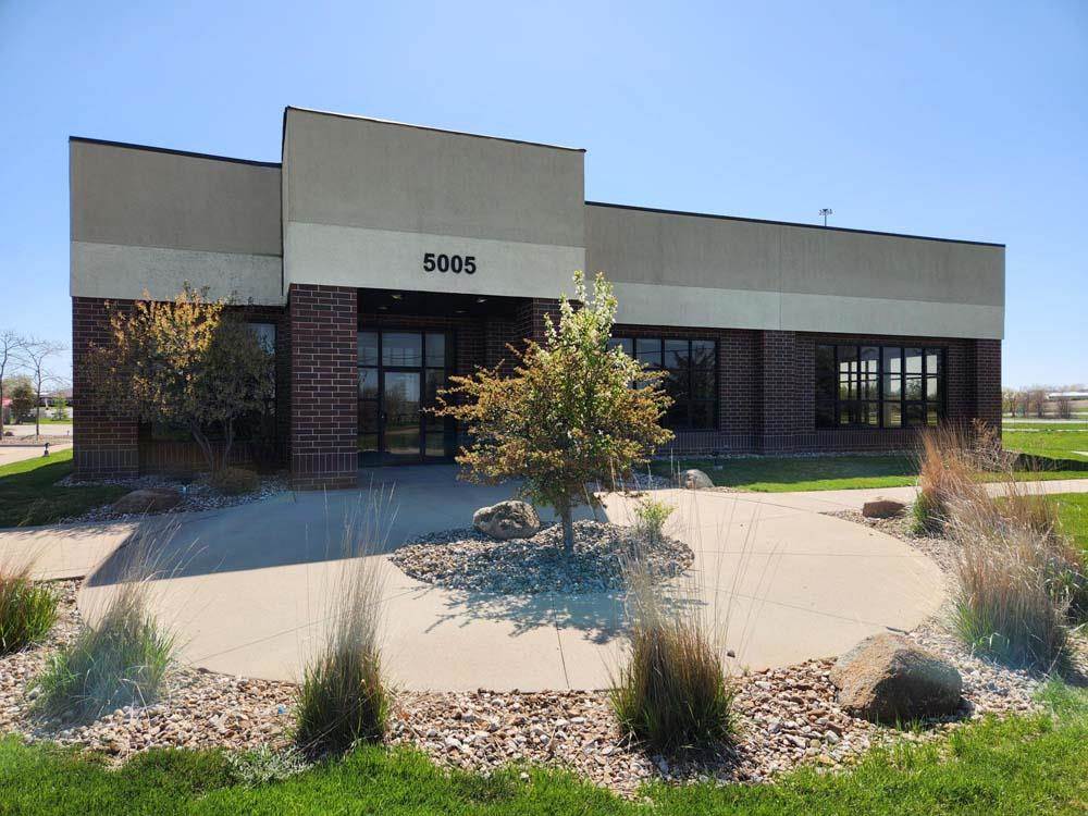 Photo 1 of 8 — 5005 Bowling St SW A-Condo, CedarRapids, IA 52404