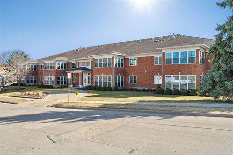 Photo of 2601 Hickory Trl 14 #14, Iowa City, IA 52245 (MLS # 202501771)