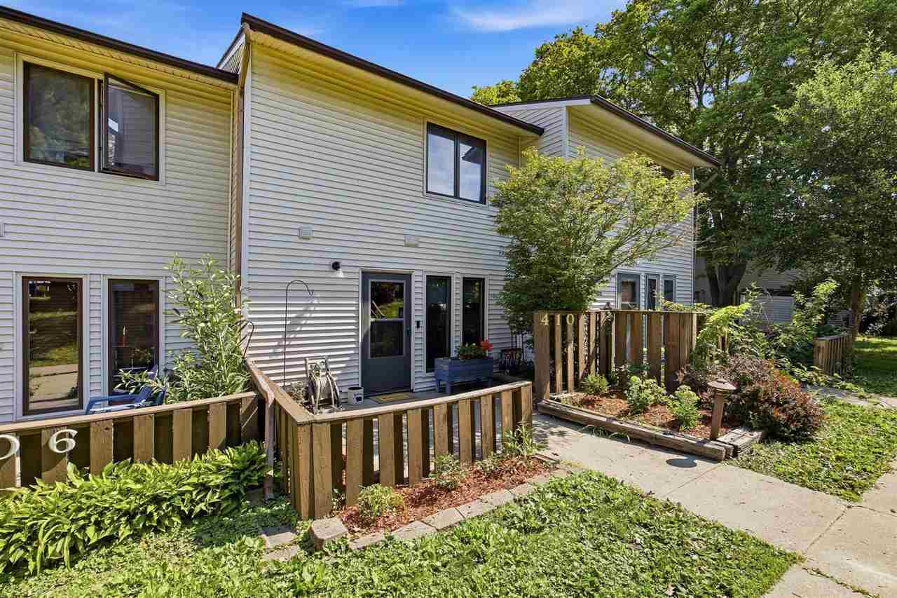 Photo 1 of 25 — 410 Hawaii Ct, IowaCity, IA 52246