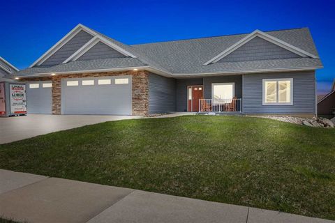 Photo of 2409 Prairie Walk Dr NW, Cedar Rapids, IA 52405 (MLS # 202502591)