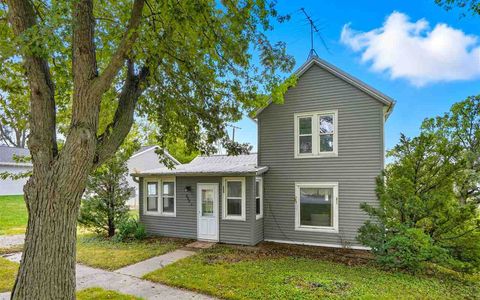Photo of 255 E Oak St, IA 52316 (MLS # 202505946)