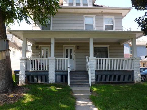 Photo of 614 Iowa Ave, Iowa City, IA 52240 (MLS # 202504587)