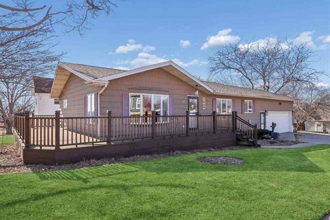 Photo of 1009 16th Street, BellePlaine, IA 52208 (MLS # 202601164)