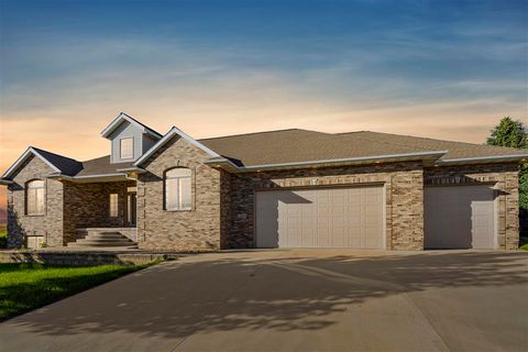 Photo of 2111 W 4th St, Vinton, IA 52349 (MLS # 202506934)