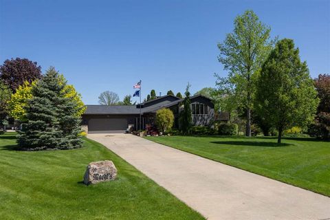 Photo of 3840 Holly Dr SW, Cedar Rapids, IA 52404 (MLS # 202504924)