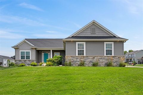 Photo of 321 Grey Slate Dr SW, Cedar Rapids, IA 52404 (MLS # 202505081)