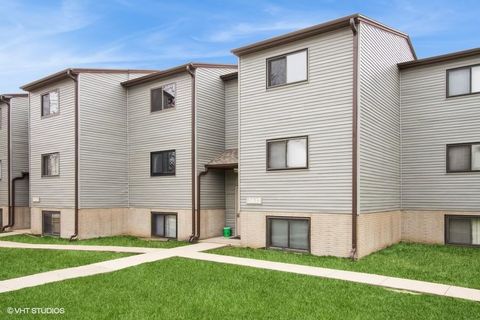 Photo of 2617 Westwinds Dr 2 #2, Iowa City, IA 52246 (MLS # 202502190)