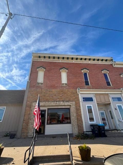 Photo of 105 N Devoe St, LoneTree, IA 52755 (MLS # 202507093)