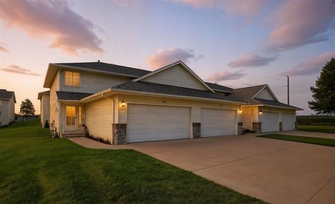 Photo of 4420 Saratoga Ct, Marion, IA 52302 (MLS # 202506654)
