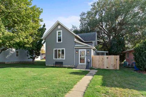 Photo of 1015 E 2nd St, Washington, IA 52353 (MLS # 202506953)