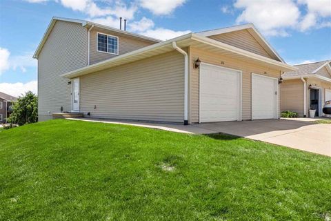 Photo of 3733 Stoney Point Rd SW, Cedar Rapids, IA 52404 (MLS # 202503317)