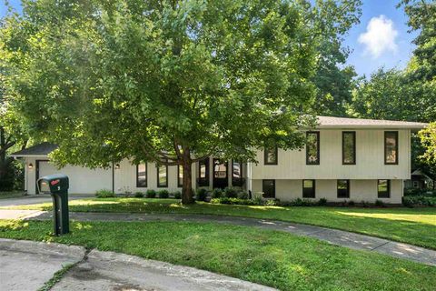 Photo of 9 Wellesley Way, Iowa City, IA 52245 (MLS # 202504951)