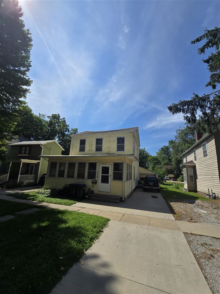 Photo 1 of 1 — 715 E Davenport St, IowaCity, IA 52245