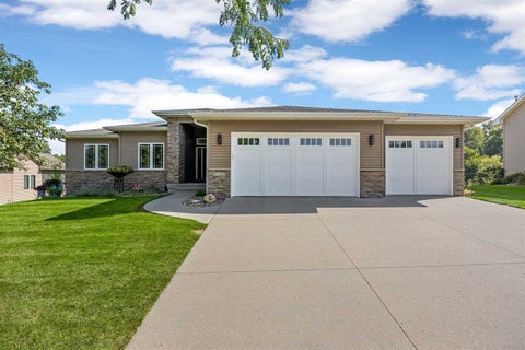 Photo of 1722 Lake Shore Dr, IowaCity, IA 52246 (MLS # 202605282)