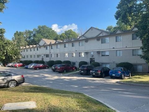 Photo of 902-906 N Dodge Street, IowaCity, IA 52240 (MLS # 202600117)