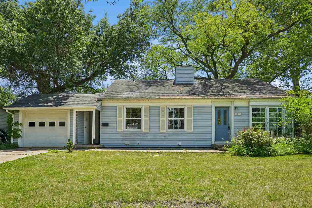 Photo 1 of 29 — 2415 Wayne Ave, IowaCity, IA 52240
