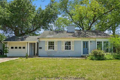 Photo of 2415 Wayne Ave, IowaCity, IA 52240 (MLS # 202603635)