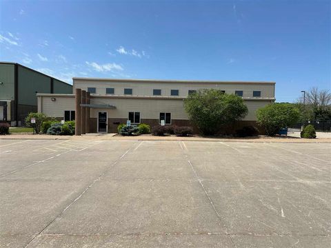 Photo of 400 Westcor Dr, Coralville, IA 52241 (MLS # 202504153)