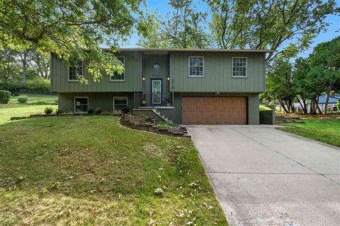 Photo of 214 Woodridge Ave, IA 52245 (MLS # 202506146)