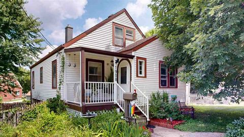 Photo of 1908 F St, IA 52240 (MLS # 202506368)