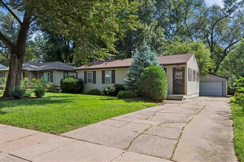 Photo of 709 5th ave Place, Coralville, IA 52241 (MLS # 202605153)