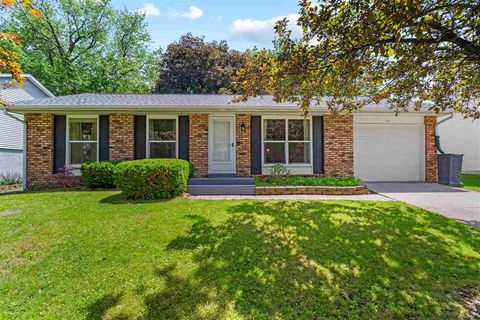 Photo of 54 Amber Ln, Iowa City, IA 52240 (MLS # 202503472)