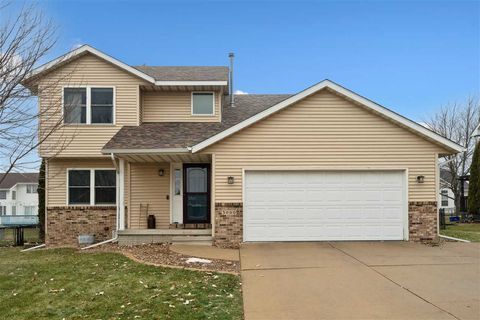 Photo of 3000 Primrose St, Marion, IA 52302 (MLS # 202600164)