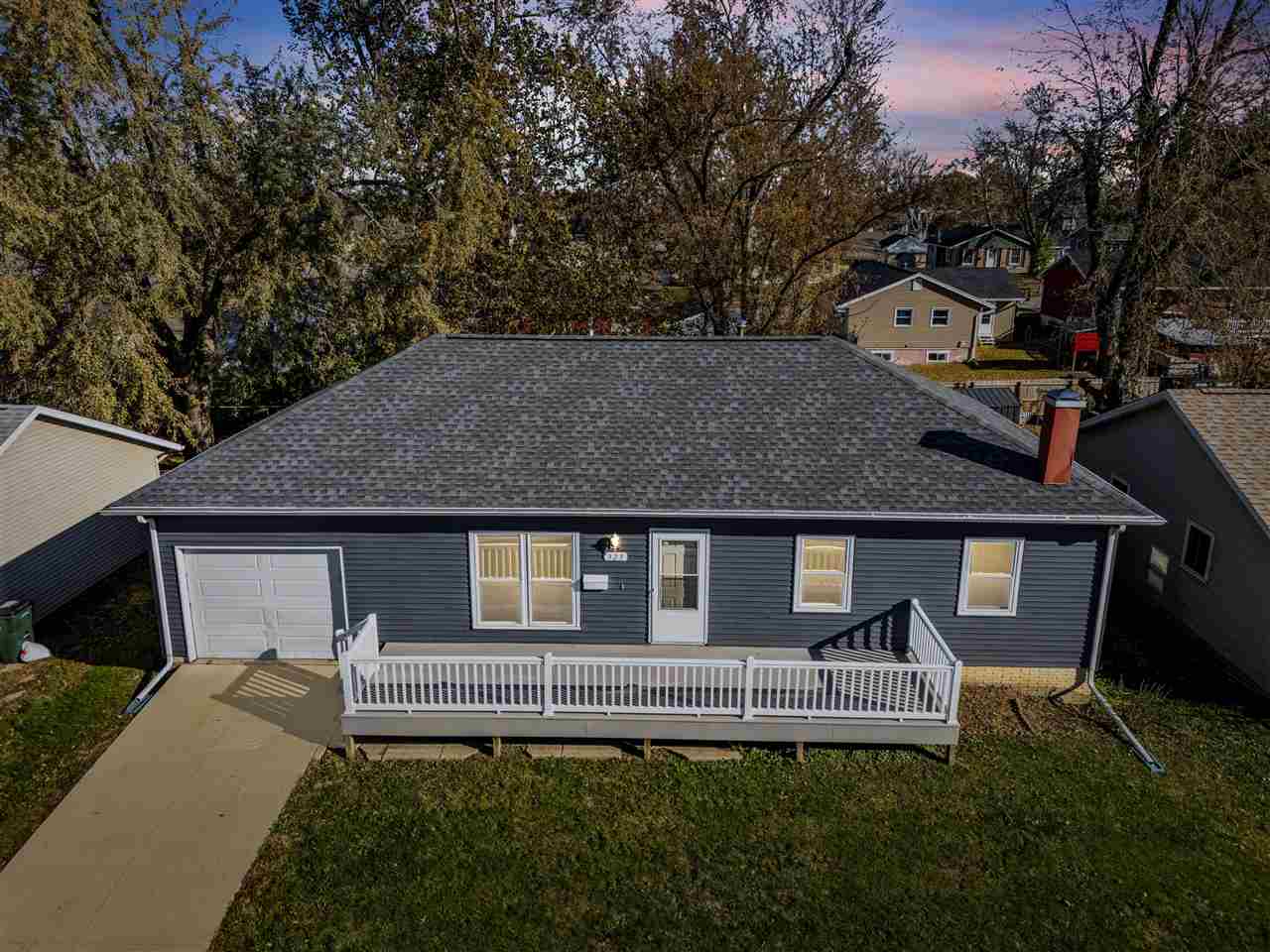 Photo 1 of 40 — 323 SE Norwick Rd SW, CedarRapids, IA 52404