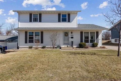 Photo of 4600 White Pine Dr NE, Cedar Rapids, IA 52402 (MLS # 202501850)