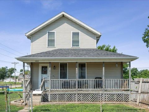 Photo of 1002 5th St NW, Cedar Rapids, IA 52405 (MLS # 202504405)