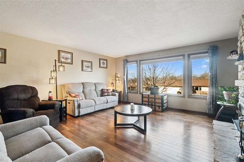 Photo of 1568 Matterhorn Dr NE, CedarRapids, IA 52402 (MLS # 202601200)