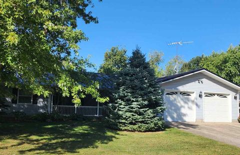 Photo of 201 N Chestnut, IA 52659 (MLS # 202506052)