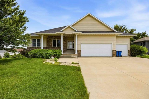 Photo of 426 Prairie View Dr, Fairfax, IA 52228 (MLS # 202605132)