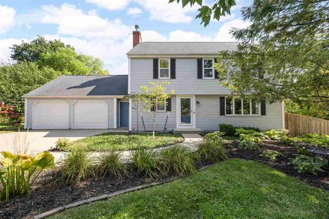 Photo of 4 Heather Dr, IA 52245 (MLS # 202506019)