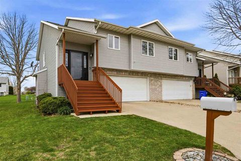 Photo of 40 Shannon Dr, NorthLiberty, IA 52317 (MLS # 202602594)