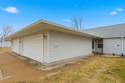 Photo of 1425 Daleview Dr #B, Marion, IA 52302 (MLS # 202601559)