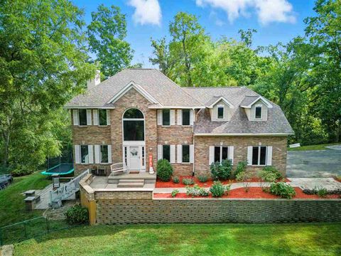 Photo of 3256 Meadow Ridge Rd NE, IA 52333 (MLS # 202506138)