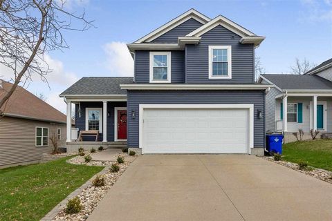 Photo of 2029 Rosewood Dr NW, Cedar Rapids, IA 52405 (MLS # 202502246)