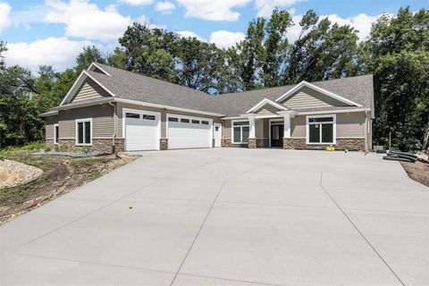 Photo of 5528 Wild Rye Ct SE, Cedar Rapids, IA 52403 (MLS # 202505644)