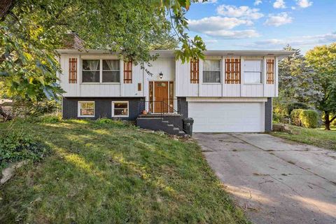 Photo of 32 Gleason Dr, IA 52240 (MLS # 202506056)