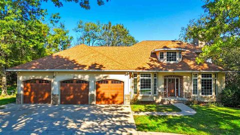 Photo of 4672 Fox Ln NE, IA 52240 (MLS # 202506407)
