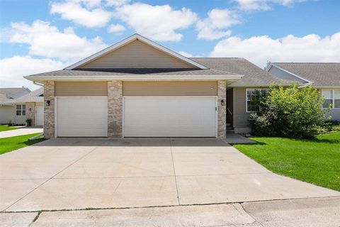 Photo of 4157 Lakeview Dr SW, Cedar Rapids, IA 52404 (MLS # 202504802)