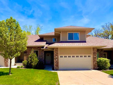 Photo of 19 Holiday Ridge Ln, Coralville, IA 52241 (MLS # 202601520)