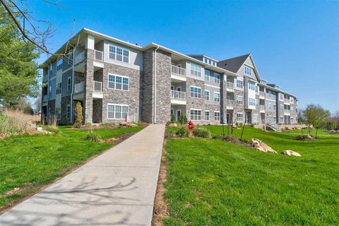 Photo of 260 N Scott Blvd #206, Iowa City, IA 52245 (MLS # 202503075)