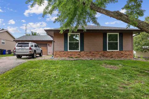 Photo of 7016 Parkdale Ln, Cedar Rapids, IA 52402 (MLS # 202505129)