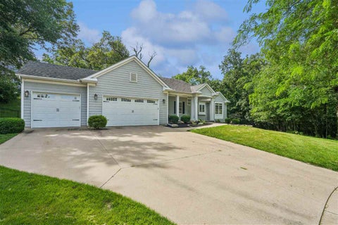 Photo of 3524 River Ridge Ct Ne, CedarRapids, IA 52402 (MLS # 202604437)